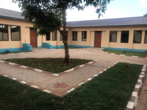 Renoviertes Pfarrhaus und Gästehaus in Mavanga mit InnenhofPfarrhaus