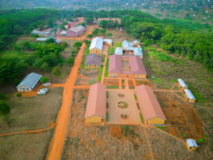 Projekte unserer Gemeinde in Mavanga: Gemeindezentrum, Berufsbildungs-zentrum, Kindergarten, Schulen, Kirche